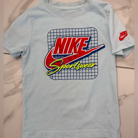 Nike Kids Tee & Shorts Set Bundle — 4T - Picture 4 of 4